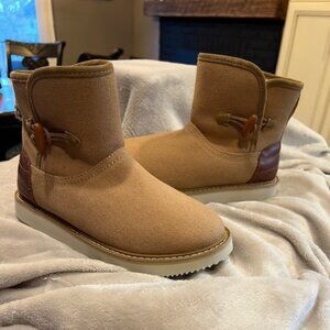 Sanuk Tan Ankle Boots with Brown Accents